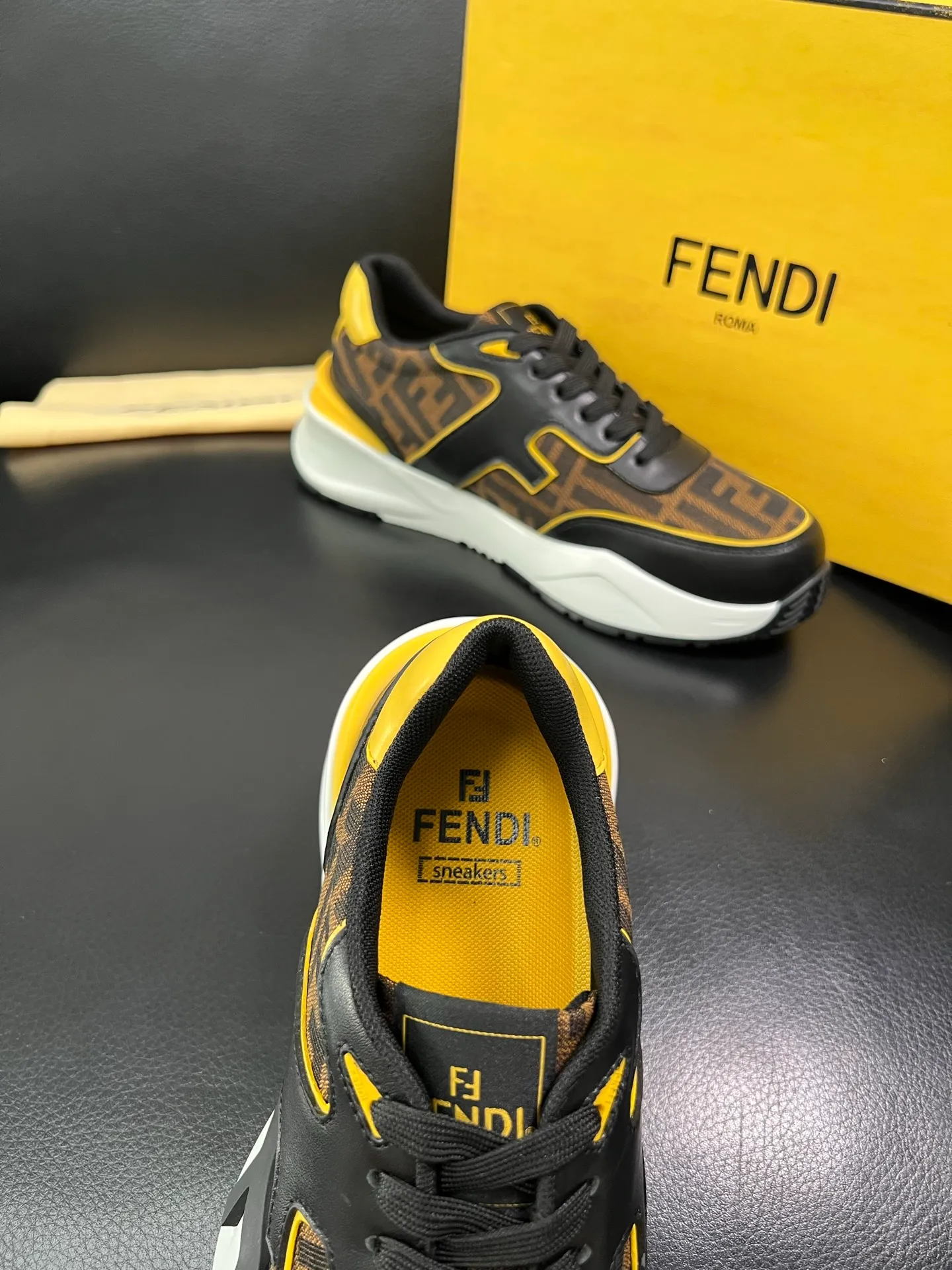 Men's shoes 💰840 FENDI top purchasing Fendi counters are equipped with the original factory, original fabrics imported from Italy, breathable and comfortable cowhide lining, soles: original soles specially provided by the original factory are super comfortable, original factory orders 🔍high quality, you can enter and exit the counter at will, welcome to compare, code number 39-44 (customized 38-45) 85856